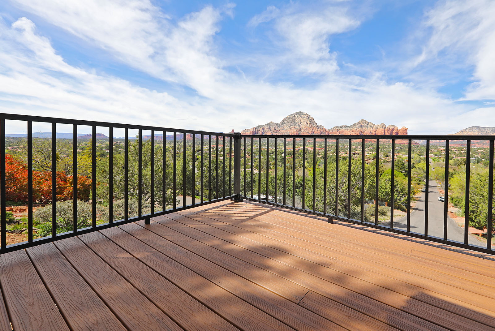 Trex Transcends deck and Signature railing in Sedona AZ