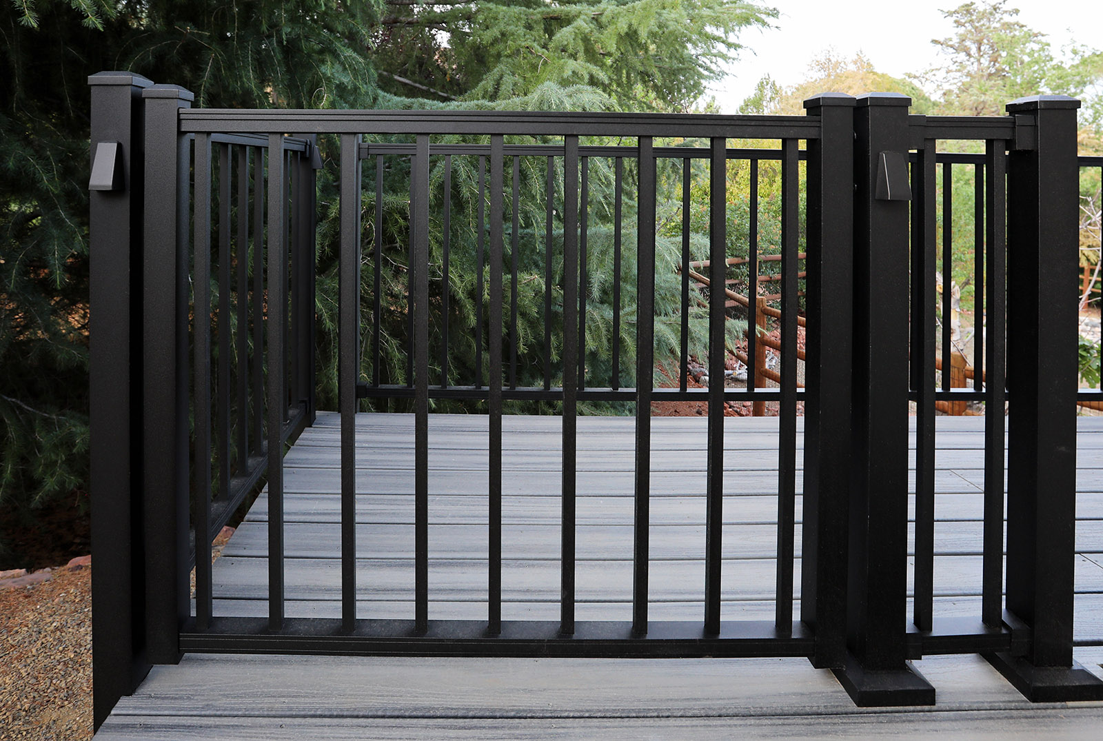 Trex gate in a Trex Signature deck railing