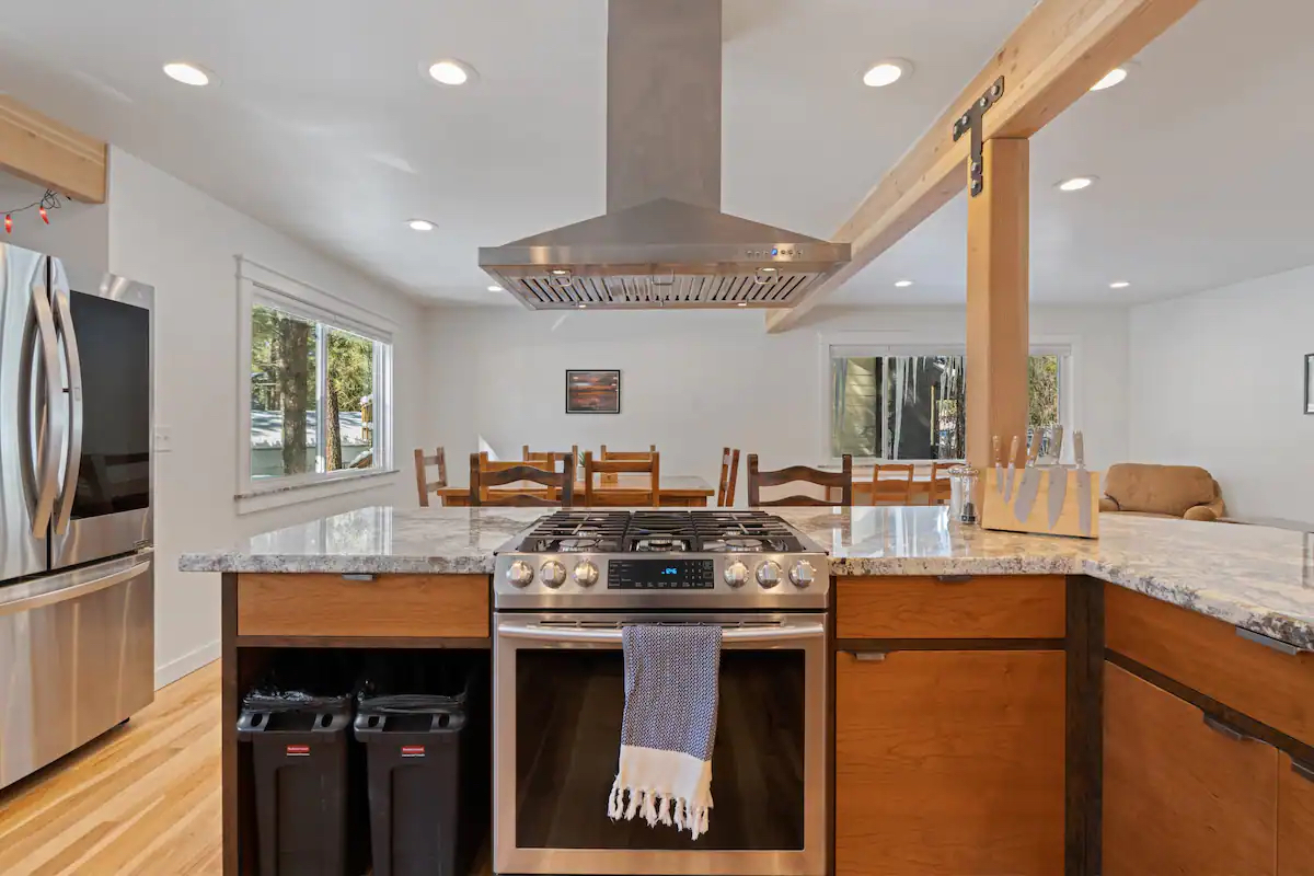 Modern Kitchen Kitchen with stainless vent hood