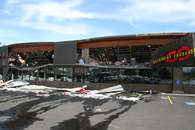 Bookmans roor collapsed under snow